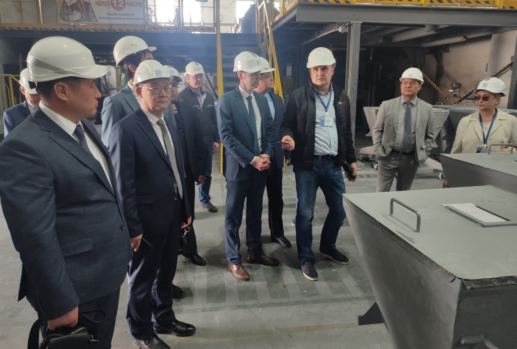 Консулы иностранных государств посетили завод ВМП в Арамиле (2).jpeg